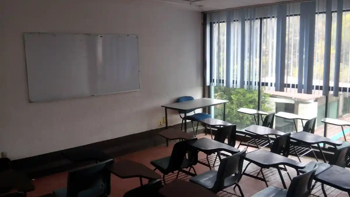 Estudiantes en clase del Bachillerato General del Liceo de Occidente
